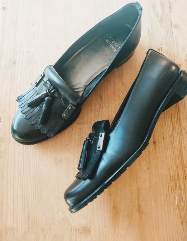 Loafers in black leather